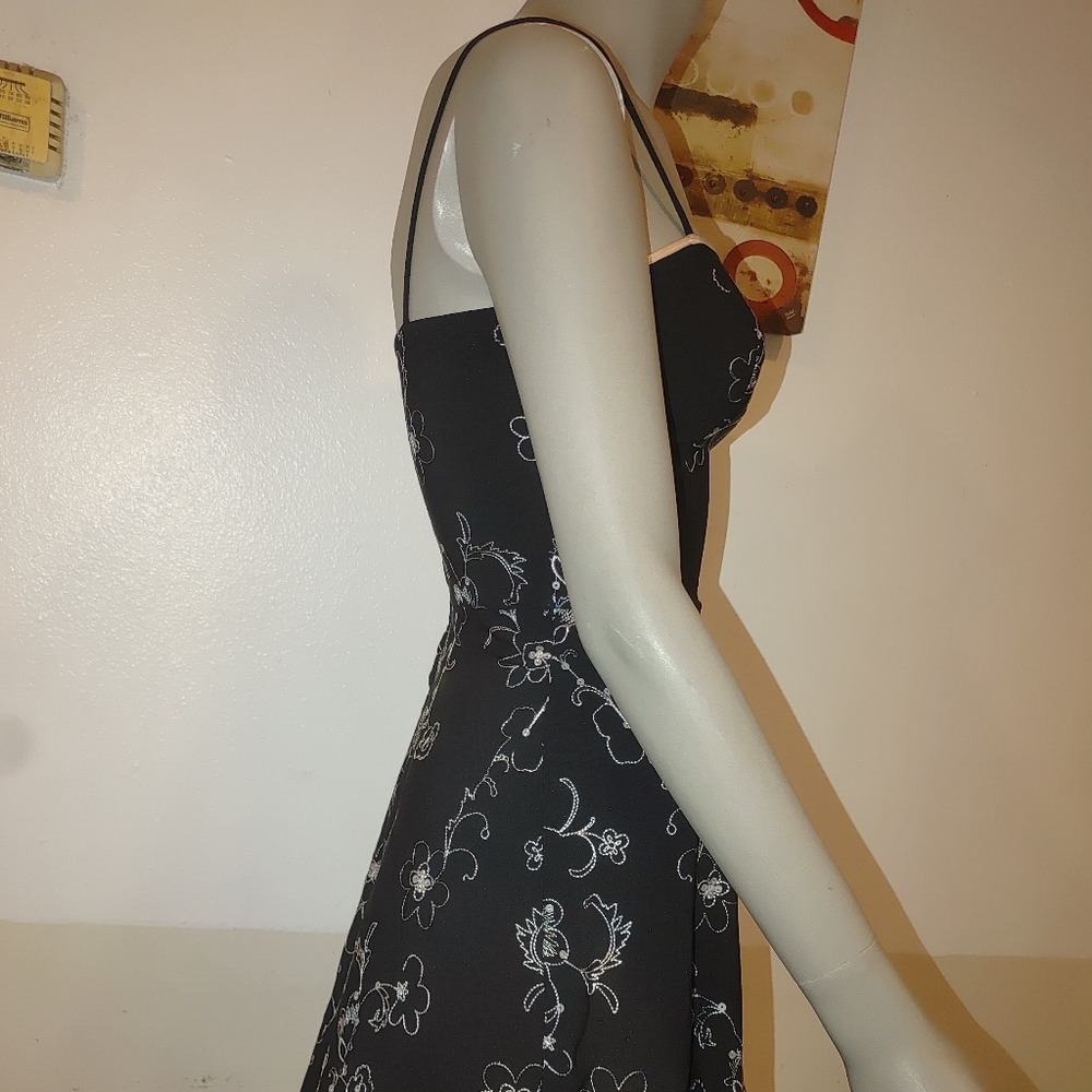 STEPPIN OUT FLORAL VINTAGE DRESS - Picture 11 of 15